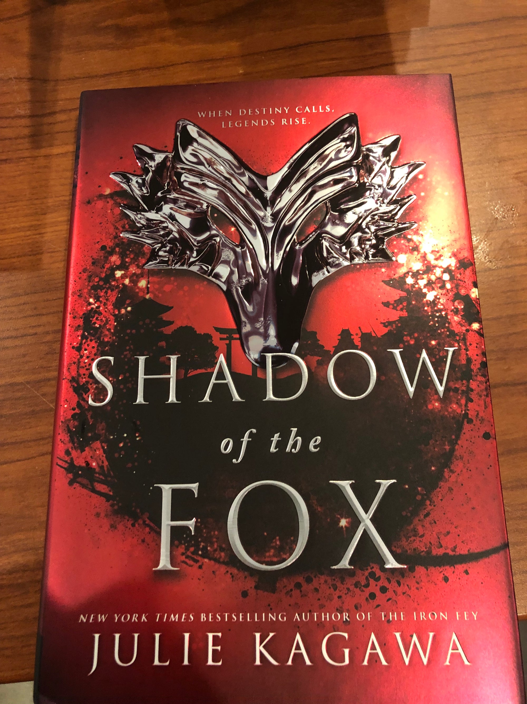 Shadow of the Fox : Julie Kagawa (signed)