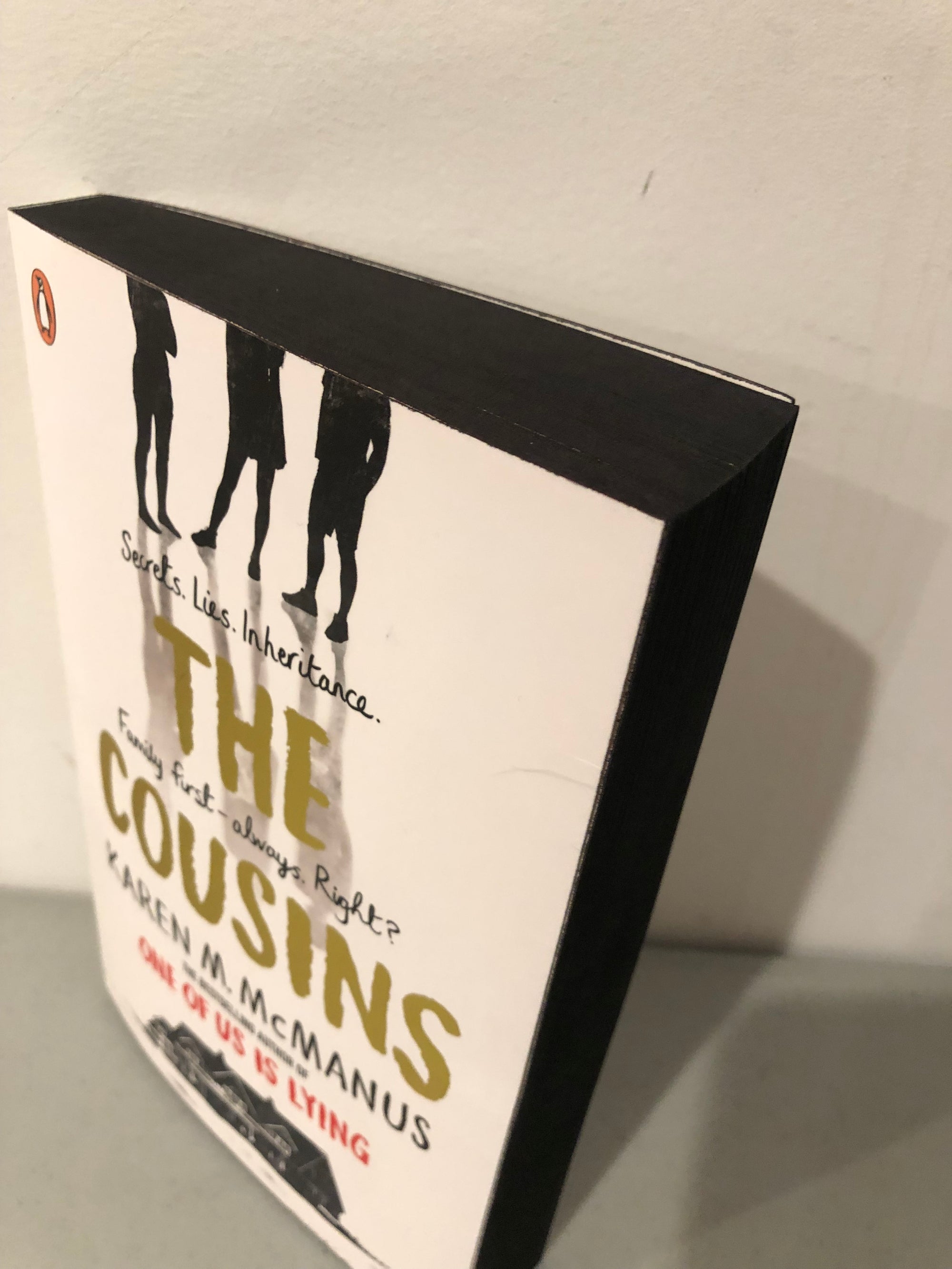 The Cousins : Karen M. McManus (sprayed edges)