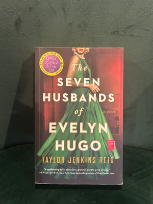 The Seven Husbands of Evelyn Hugo : Taylor Jenkins Reid