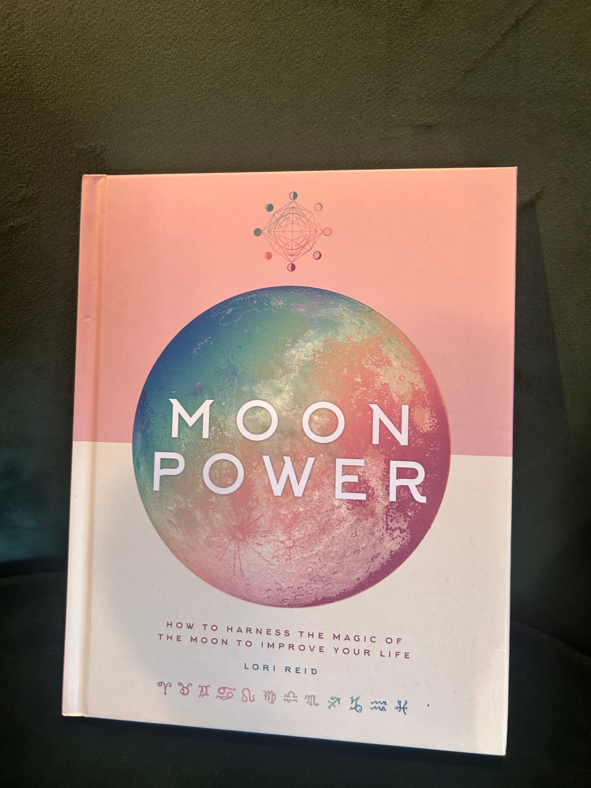 Moon Power: How to Harness the Magic of the Moon to Improve Your Life : Lori Reid